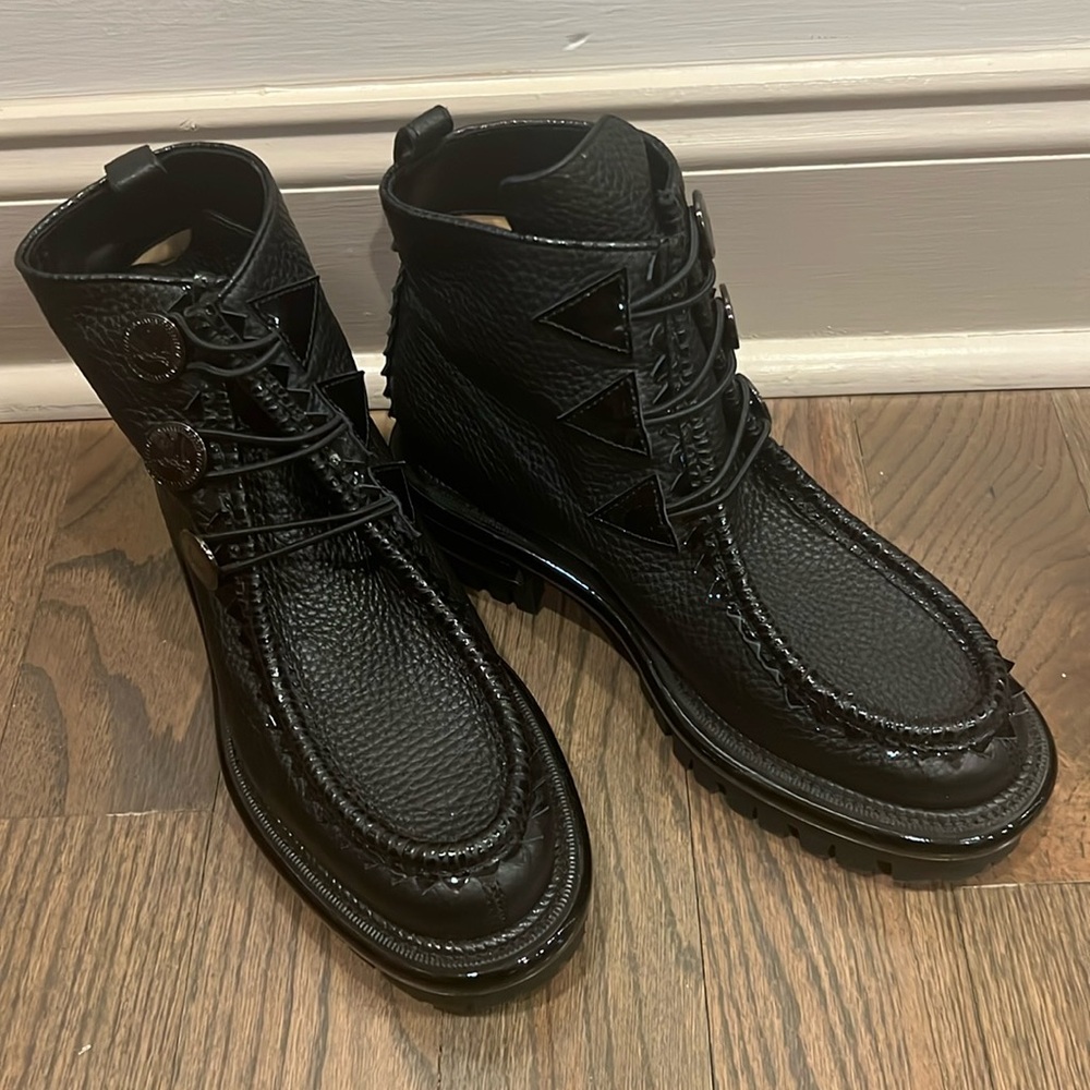 Christian Louboutin Wmns Pole Sweed Flat 'Black'